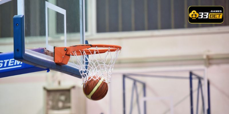 Khi soi kèo bóng rổ 33BET anh em cần xét đến yếu tố sân nhà, sân khách